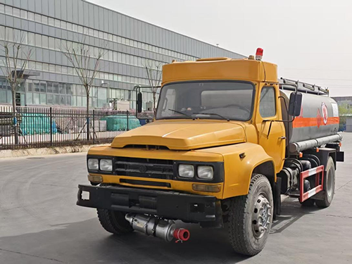 內(nèi)蒙CY-5000(A)礦用柴油機(jī)無軌油料運(yùn)輸車